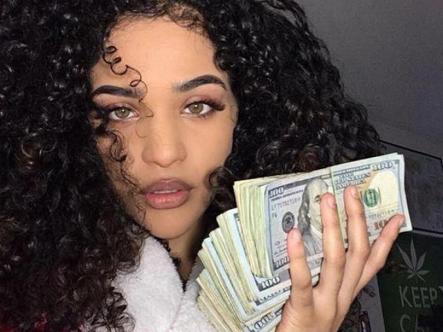 KAMERALI SOHBET OPERATÖRÜ GÖRÜNTÜLÜ SOHBET OPERATÖRÜ